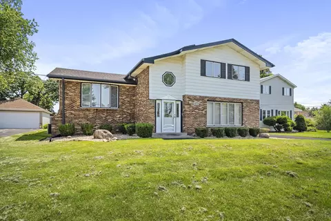 7543 Garden Ln, Justice, IL 60458