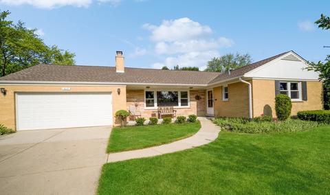 617 S School St, Mount Prospect, IL 60056
