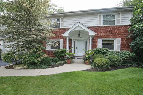 1422 Hackberry Rd, Deerfield, IL 60015
