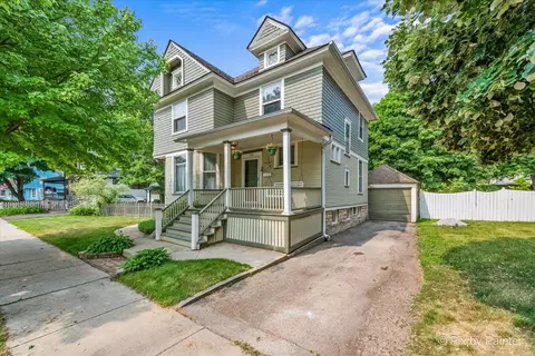 114 N Gifford St, Elgin, IL 60120