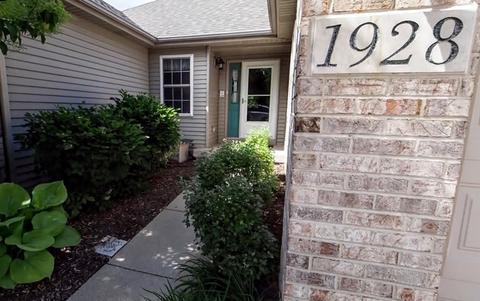 1928 Margaret Ct, Aurora, IL 60505