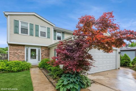 707 Cimarron Dr, Carol Stream, IL 60188