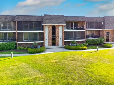 15723 Foxbend Ct #2W, Orland Park, IL 60462