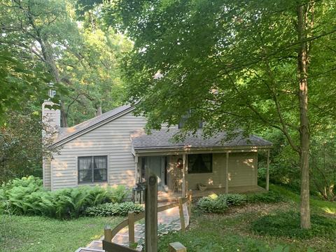9 Woodway Ct, Galena, IL 61036