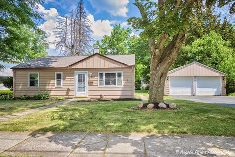 924 Wicker St, Woodstock, IL 60098