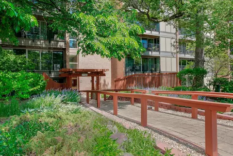 6000 Oakwood Dr #2D, Lisle, IL 60532