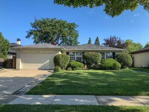 1828 W Pheasant Trl, Mount Prospect, IL 60056
