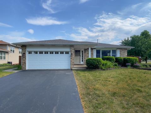 1713 Apple Valley Rd, Bolingbrook, IL 60490