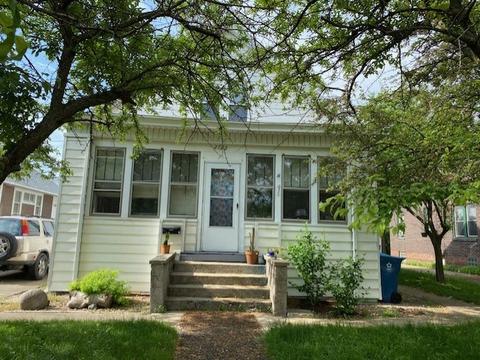 2723 4th St, Peru, IL 61354