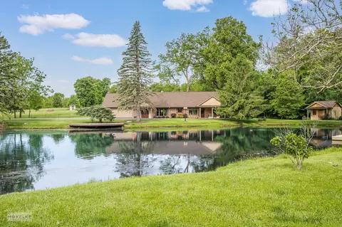 37 Bonnie Ln, Yorkville, IL 60560