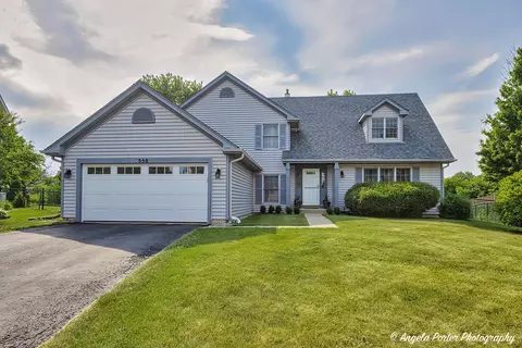 550 Flora Dr, Algonquin, IL 60102