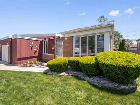 8411 S Kilpatrick Ave, Chicago, IL 60652