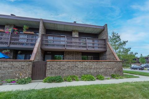 1010 Kenneth Cir, Elgin, IL 60120