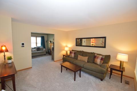 2208 Riverside Dr, Plainfield, IL 60586 photo 2