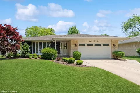 1807 N Larch Dr, Mount Prospect, IL 60056