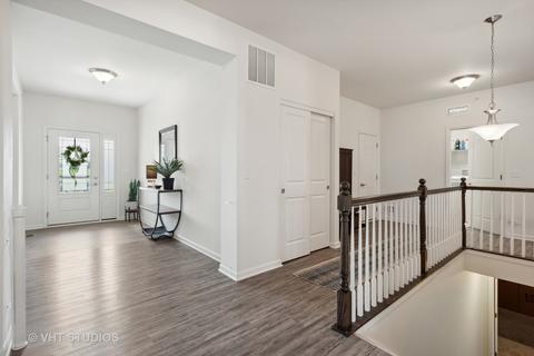 1792 Sheffield Dr, Hoffman Estates, IL 60192 photo 5