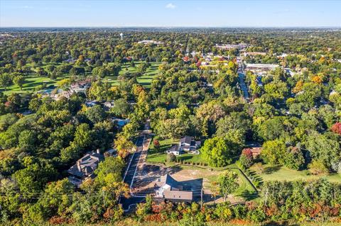 567 S 8th St, Geneva, IL 60134