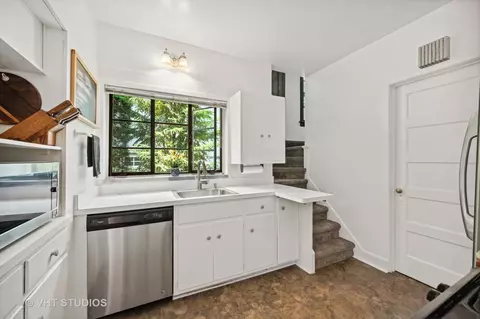2410 Thayer St, Evanston, IL 60201 photo 10