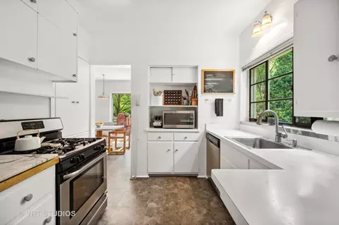 2410 Thayer St, Evanston, IL 60201 photo 11