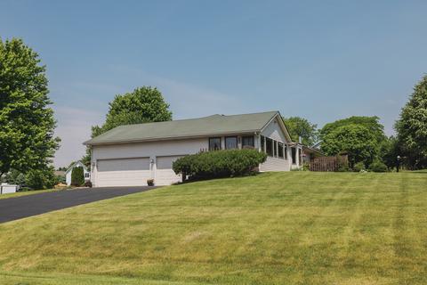 9281 Cheviot Dr, Roscoe, IL 61073 photo 4
