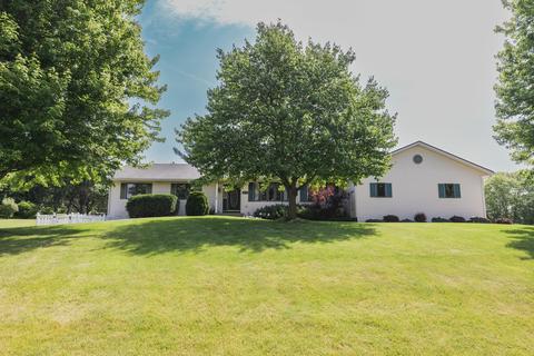 9281 Cheviot Dr, Roscoe, IL 61073