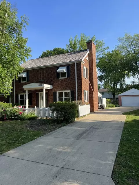 1222 E Woodford Pl, Arlington Heights, IL 60004