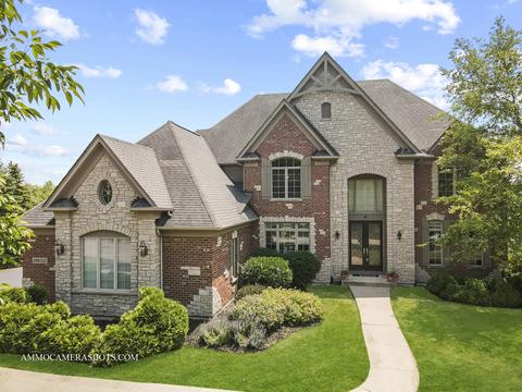 39 W555 Walt Whitman Rd, Saint Charles, IL 60175