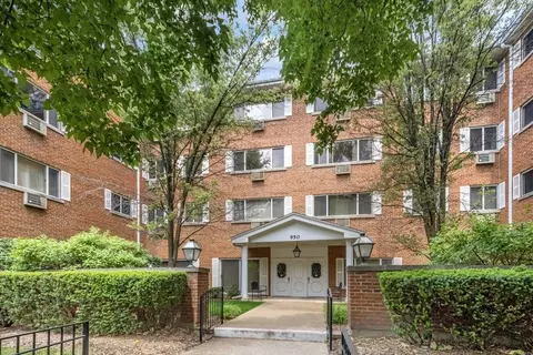 950 Washington Blvd #201, Oak Park, IL 60302