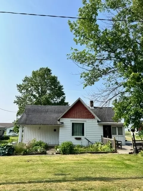 555 Grove St, Weldon, IL 61882