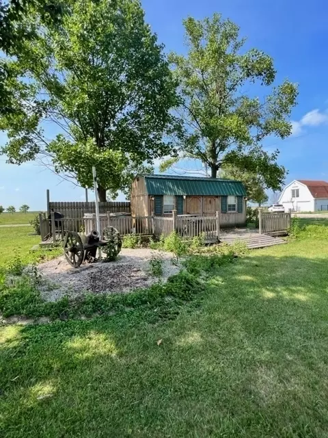 555 Grove St, Weldon, IL 61882 photo 24