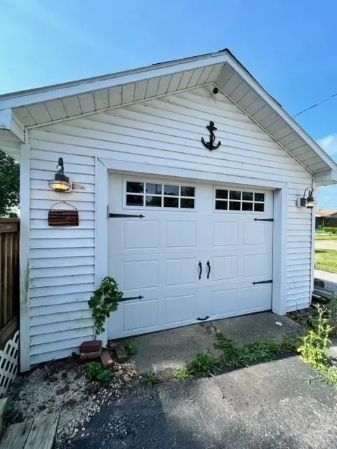555 Grove St, Weldon, IL 61882 photo 21