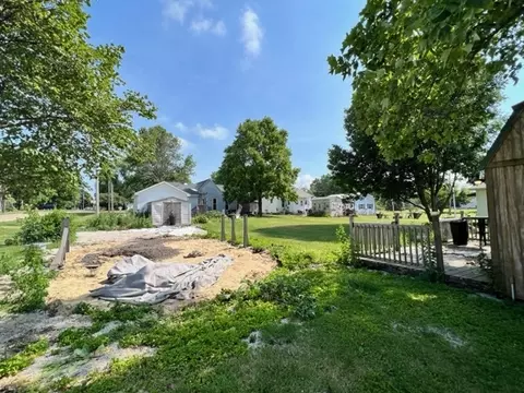 555 Grove St, Weldon, IL 61882 photo 27