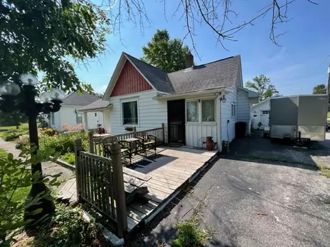 555 Grove St, Weldon, IL 61882 photo 3