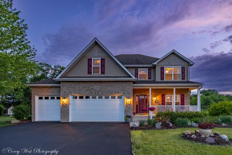 220 Dahl Ct, Sycamore, IL 60178
