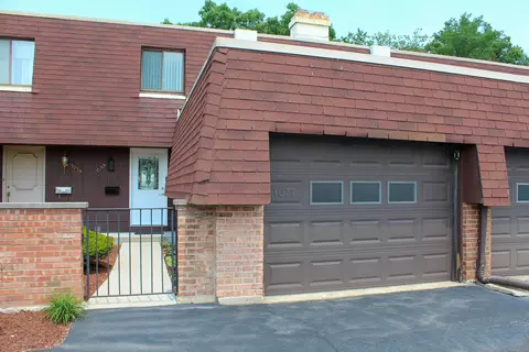 1077 Busse Hwy, Park Ridge, IL 60068