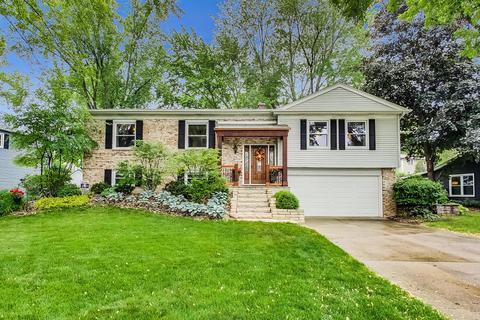 945 S 4th Ave, Libertyville, IL 60048