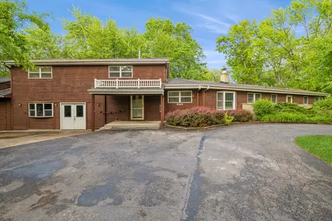 240 Crescent Knl, Green Oaks, IL 60048