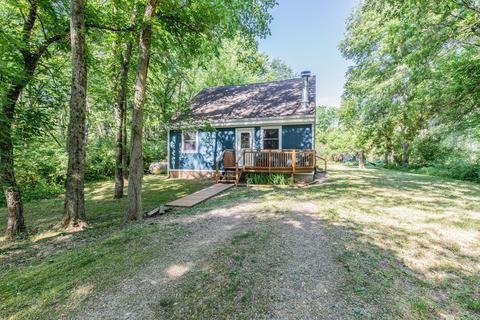 7 N Walnut Dr, Putnam, IL 61560