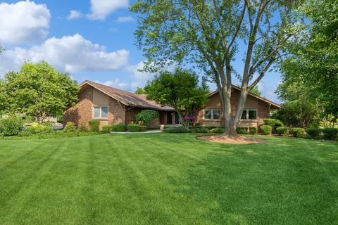 8 Harvard Ln, Hawthorn Woods, IL 60047