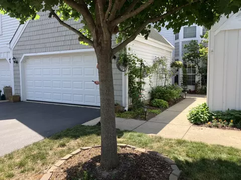 415 Country Lane Ct #33-2, Wauconda, IL 60084