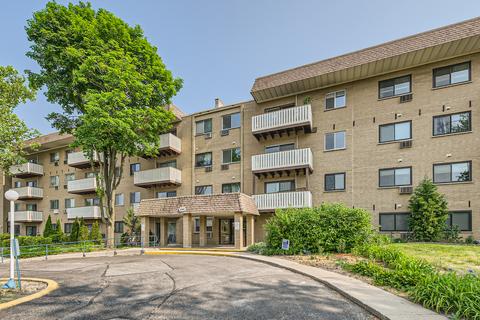 290 N Westgate Rd N #403, Mount Prospect, IL 60056