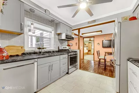 202 Spring Ct, Roselle, IL 60172 photo 9