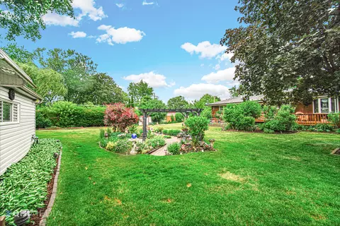 202 Spring Ct, Roselle, IL 60172 photo 22