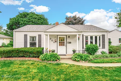 202 Spring Ct, Roselle, IL 60172