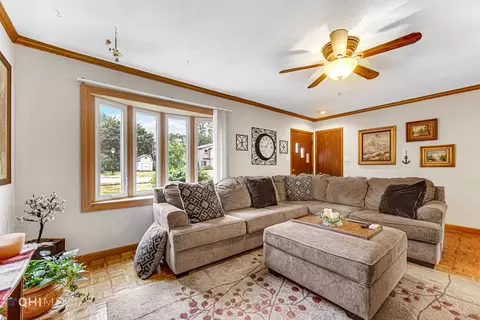 202 Spring Ct, Roselle, IL 60172 photo 3