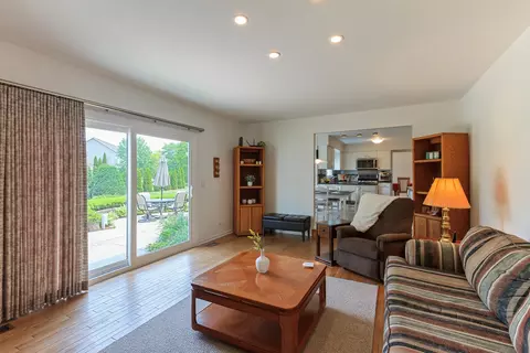 730 Kenmare Dr, Des Plaines, IL 60016 photo 18