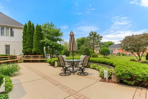 730 Kenmare Dr, Des Plaines, IL 60016 photo 5