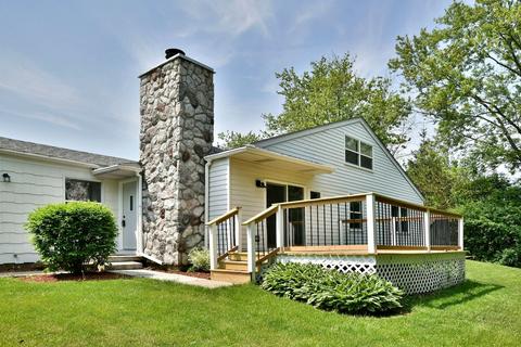 1030 Charles Ave, Gurnee, IL 60031