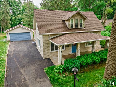 108 Beachway Dr, Fox River Grove, IL 60021