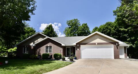 3 Timbers Ct, Bloomington, IL 61701